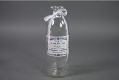 Flasche mit Papieraufkleber